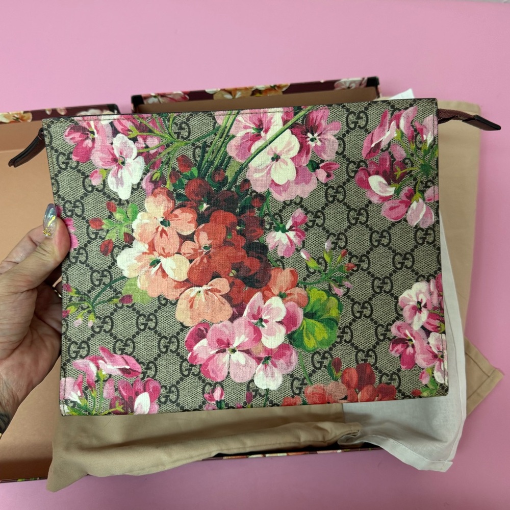 GUCCI BLOOM CLUTCH/ TOILETRIES POUCH